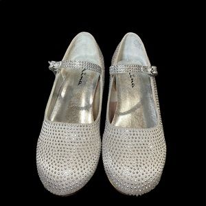 Nina little girl dress shoe, size 11, Silver ✨ sparkly ✨ dress shoe
